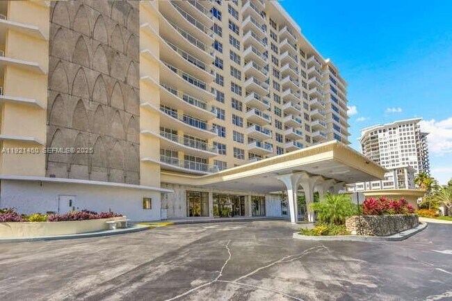 Building Photo - 5600 Collins Ave