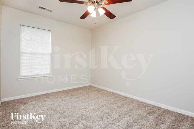 Building Photo - 2561 Realm St