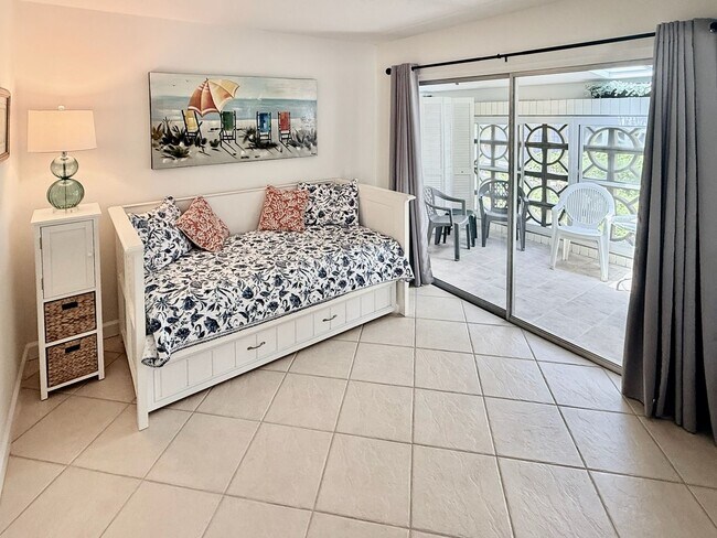Building Photo - 1205 Tarpon Center Dr