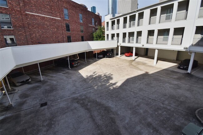Building Photo - 207 Pierce St
