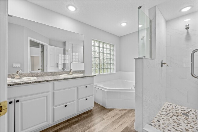 Building Photo - 3033 SE Brierwood Pl