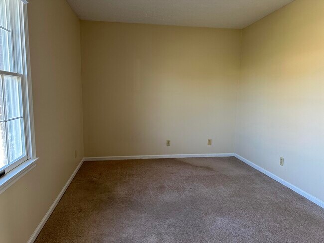 Building Photo - 165 Landings Dr