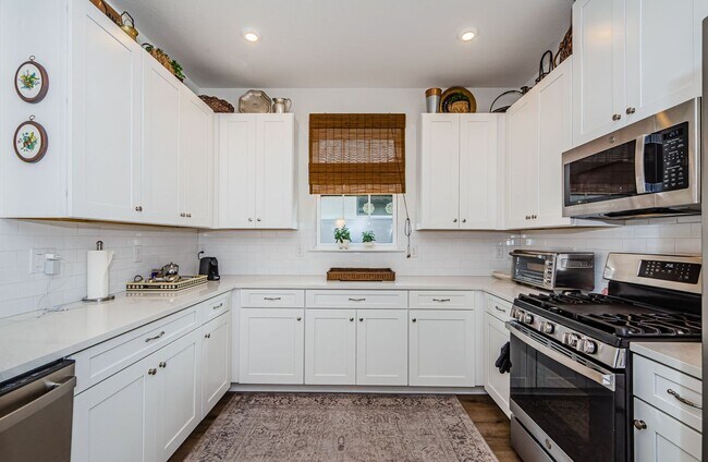 Building Photo - Beautiful Pool home in Starkey Ranch avail...
