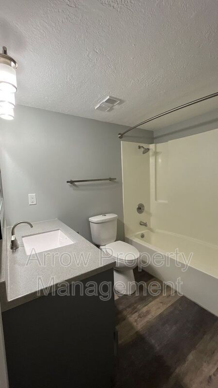 Building Photo - 3405 Holdrege St