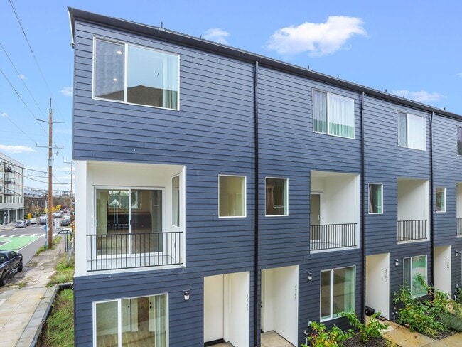 Building Photo - Vancouver Townhouses