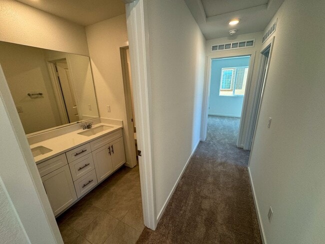 Building Photo - 5 bedroom Murrieta home for LEASE!