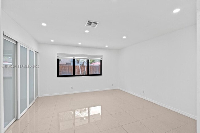 Building Photo - 730 SW 95 Terrace