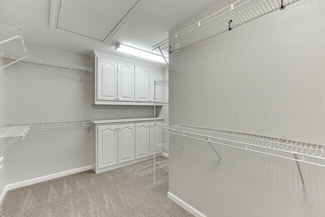 Building Photo - 9345 Riverclub Pkwy