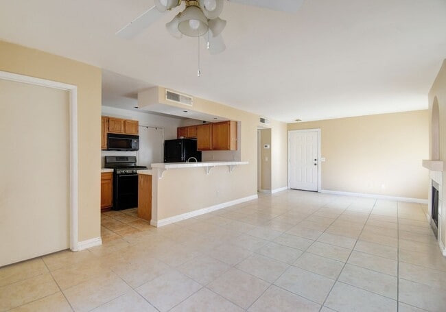 Building Photo - Gate Community! Must See!