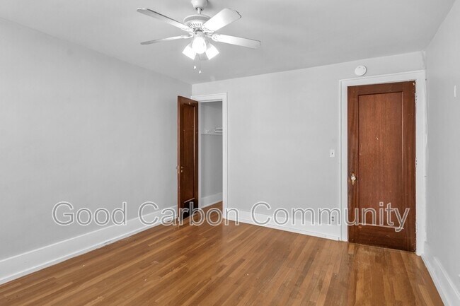 Building Photo - 2106 Delaware Ave