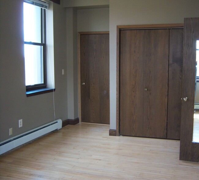 Bedroom 1 - 913 Abbott St