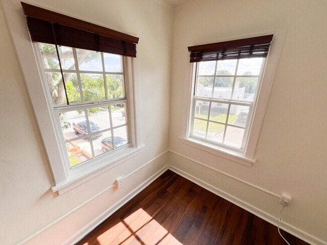 Building Photo - 623 Park Pl