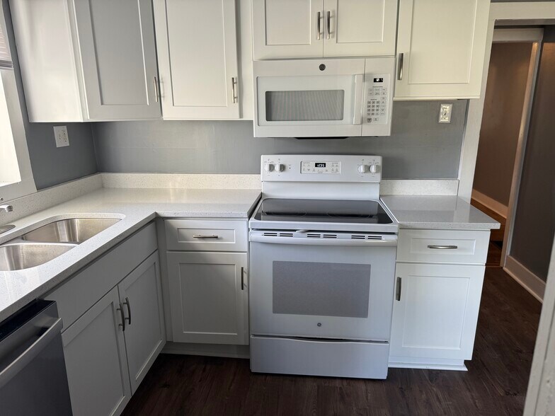 Building Photo - 5028 E New York St