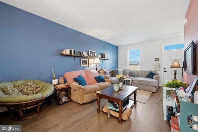 Building Photo - 2027 Track Cir