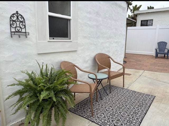 Building Photo - 705 N Ditmar St