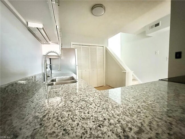 Building Photo - 579 Ayrshire Way