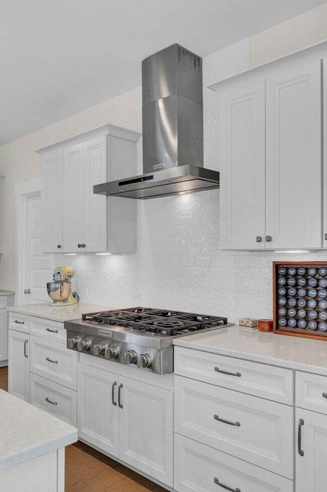Building Photo - Impressive 4 bedroom home + office with el...