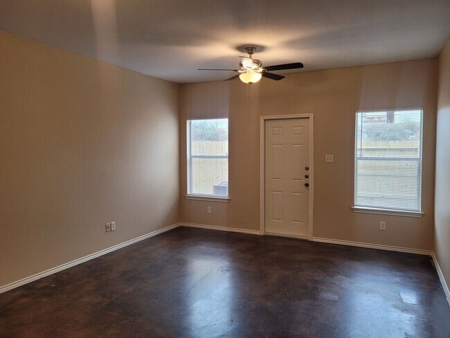 Building Photo - 10818 Mathom Landing