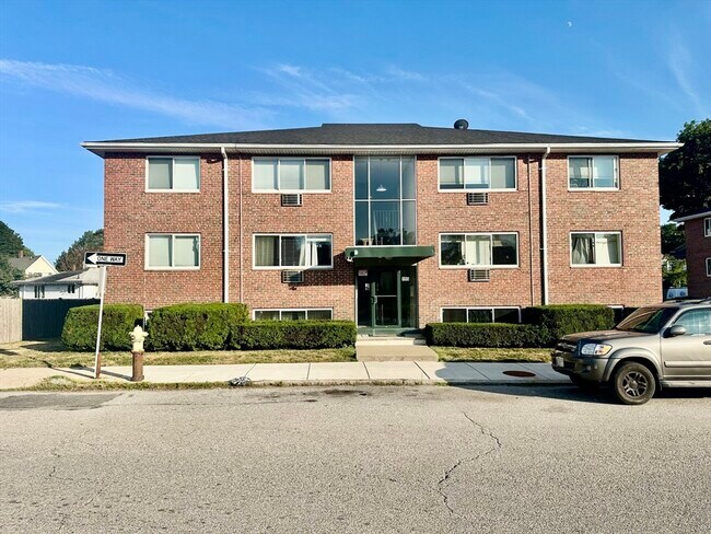 Building Photo - 195 Salem St