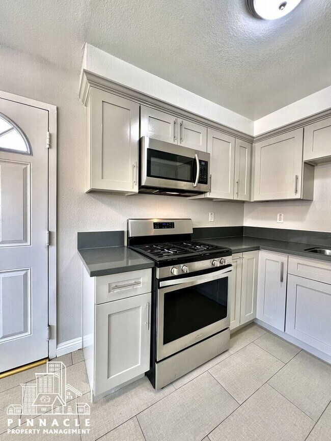 Building Photo - 2 Bed 2 Bath Torrance Apartment For Rent