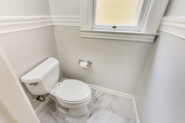 Building Photo - 1338 Haight St