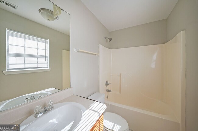 Building Photo - 703 Stonehaven Cir