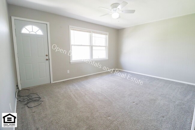 Building Photo - Now available 2 bedroom unit!