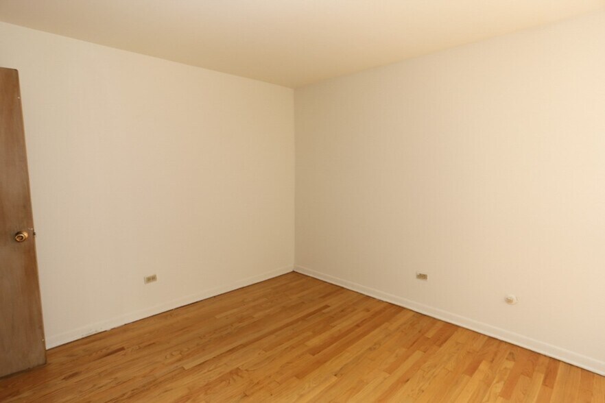 Building Photo - 502 W Briar Pl