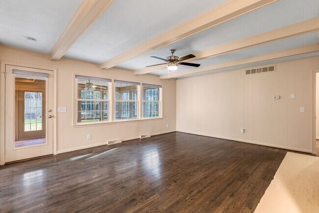 Building Photo - NW, Updated, Wood Floors, SS Appl., Den, Dining Roon, Sun Room, Finished Basement, Fenced!