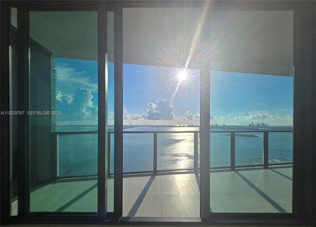 Building Photo - 460 NE 28th St