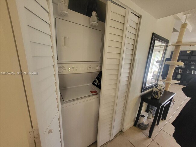 Building Photo - 8500 SW 109th Ave