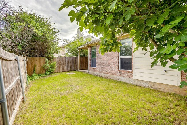 Building Photo - Amazing 3 Bed, 2 Bath Awaiting New Tenants- Burleson ISD- 76028