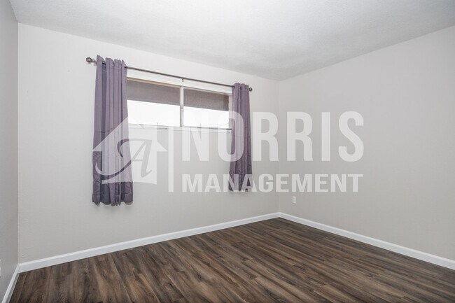 Building Photo - Convenient, Beautifully Updated Space Available Now!