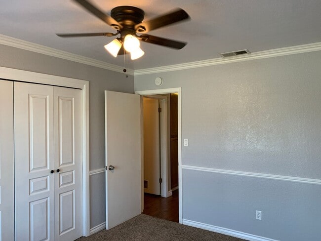 Building Photo - Beautiful 3 Bed West Bakersfield Home W/Po...