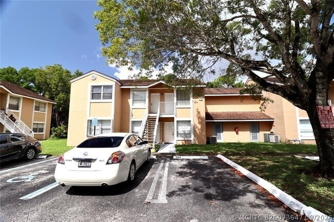 Building Photo - 8121 SW 21st Ct