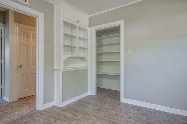 Building Photo - Move in specials available!