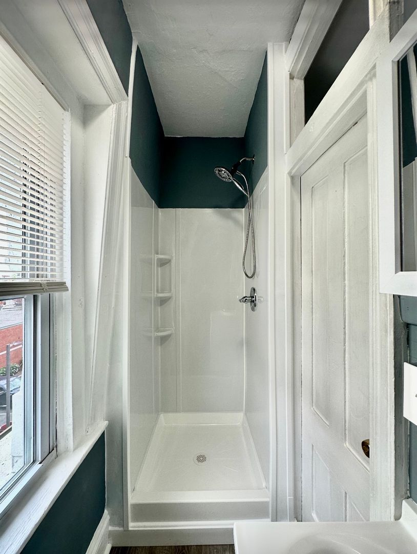 Building Photo - 50 Common St