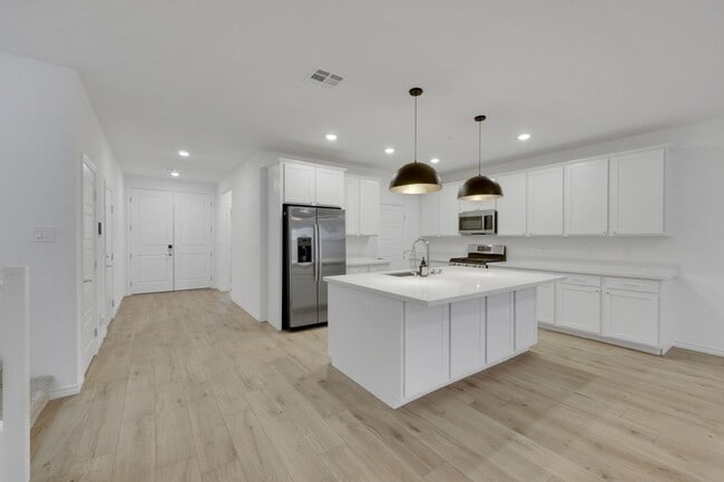 Building Photo - Nearly New Lennar 5 Bedroom Home in Inspirada