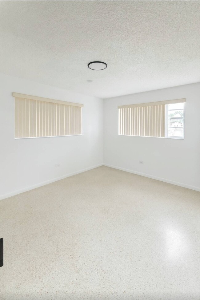 Building Photo - 141 W 31st St