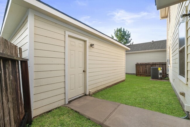 Building Photo - 1617 Nichole Woods Dr