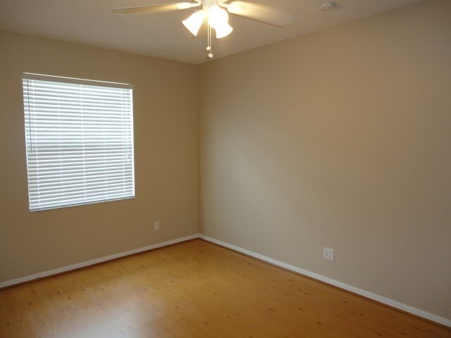 Building Photo - 10527 Beneva Dr