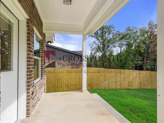 Building Photo - Beautiful and Spacious 3-Bedroom, 2-Bath Rental Home with Modern Finishes