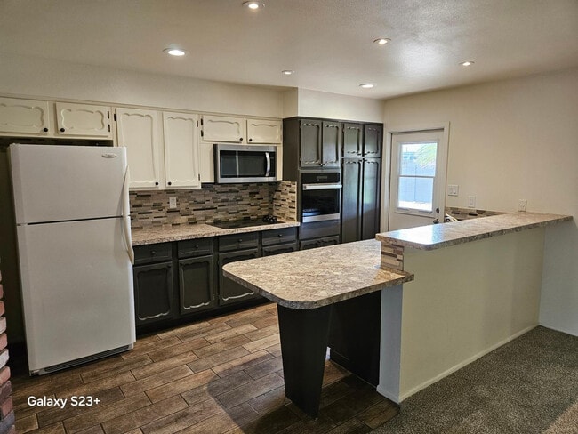 Building Photo - 531 E Laguna Dr