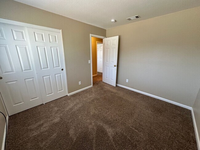 Building Photo - Beautiful Remodeled 4 Bedroom, 3 Bath Home