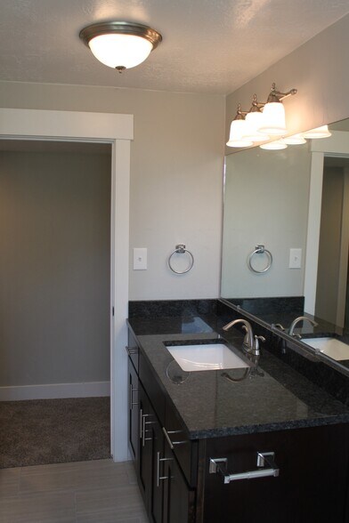 Building Photo - 429 W 2700 S