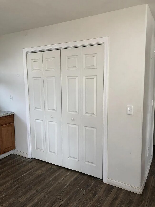 Building Photo - 308 Oswell St