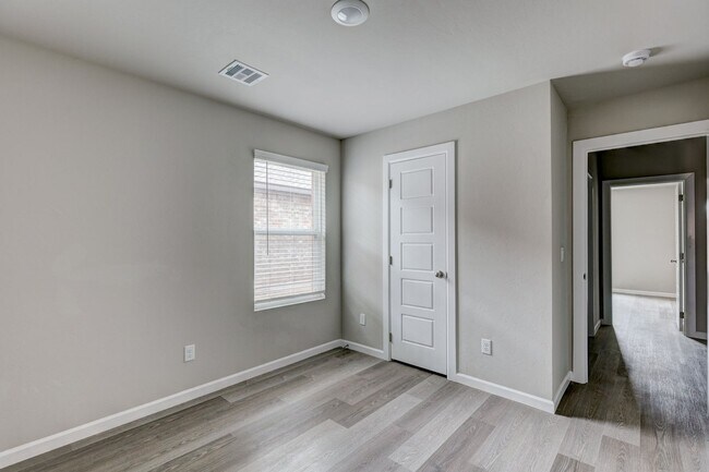 Building Photo - Brand New 4 Bed For Lease in Sara Park