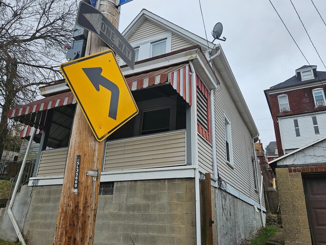 Building Photo - 200 Arabella St