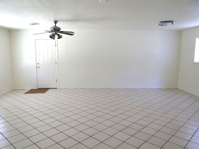 Building Photo - 130 Mansfield Ferry Rd