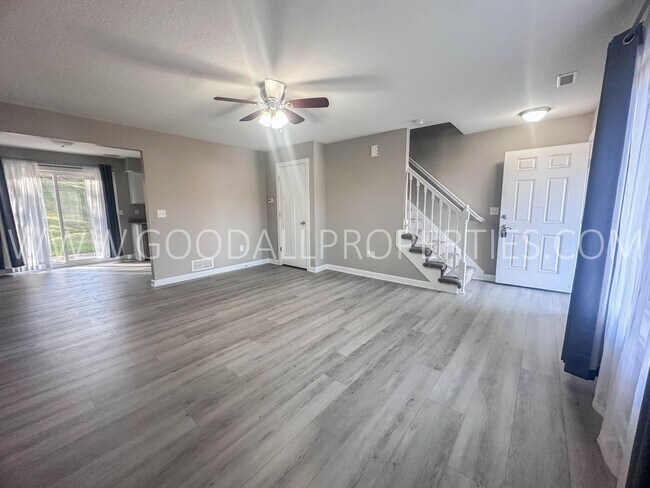 Building Photo - Rent Special $995 for the first 3 months of the lease!! 1.5-bath townhome in Van Meter, complete ...
